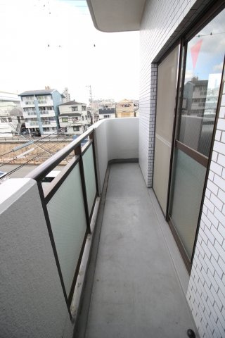 丸一ビルのバルコニー