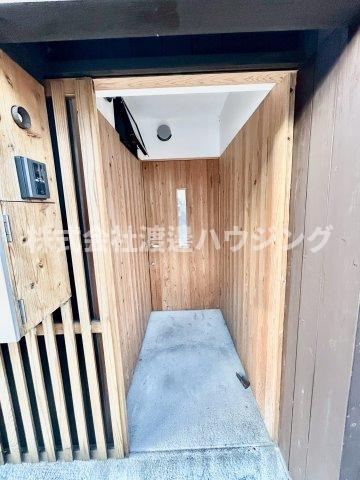 大宮5丁目長屋　E棟のエントランス