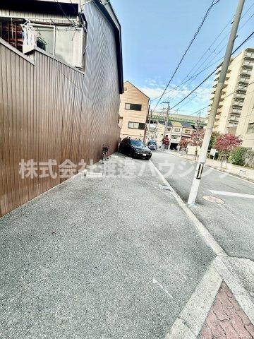 大宮5丁目長屋　E棟の駐車場|有料16,000円。