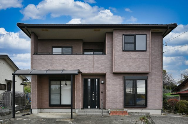 【外観】 | 太田市緑町　中古住宅 | センチュリーホーム施工の母屋はひろびろ４LDKでゆとりの暮らしが実現できます♪