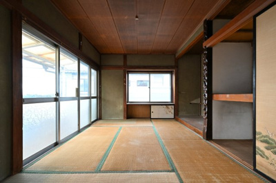 【内装】 | 太田市緑町　中古住宅 | 離れの2階和室です。日当たり良好で明るいです。