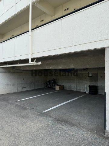 アストロ21の駐車場