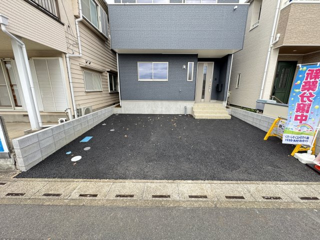 三郷市高州２丁目新築戸建【高州小学校：3分】の駐車場|1号棟駐車スペース・並列2台駐車可