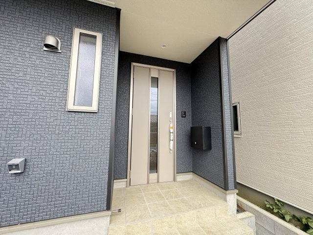 三郷市高州２丁目新築戸建【高州小学校：3分】のエントランス|エントランス・玄関ポーチ