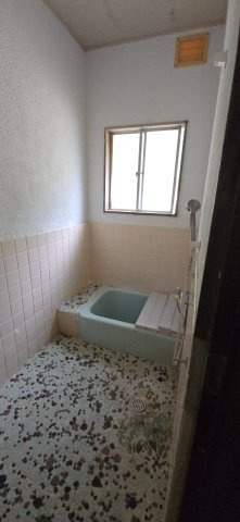 君津市鎌滝　中古戸建の浴室|浴室窓あり