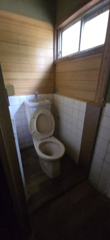 君津市鎌滝　中古戸建のトイレ|シンプルな1階トイレ