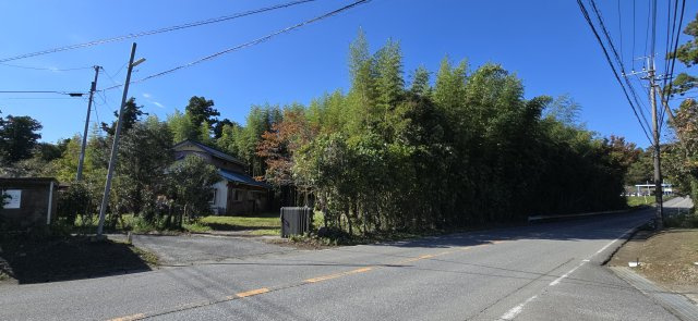 君津市鎌滝　中古戸建の前面道路含む現地写真|前面道路８ｍに面し開放感のある立地