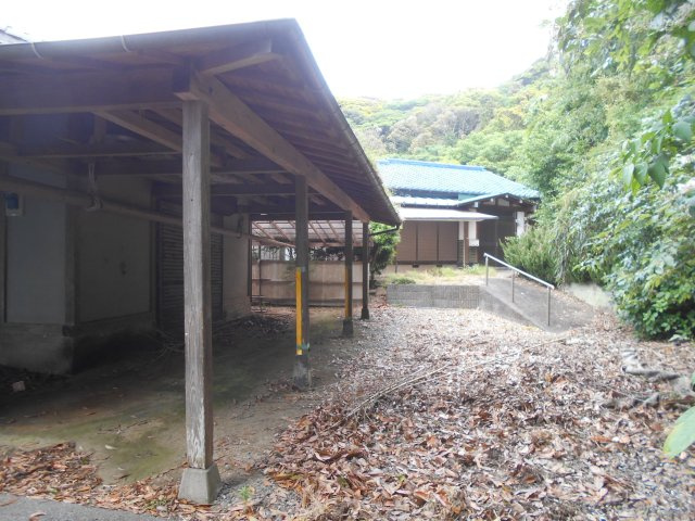 富津市相野谷　中古戸建の庭|約５ｋｍ圏内に小・中・高等学校あり