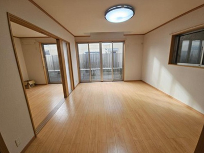 【居間・リビング】 | 山科区西野野色町　中古戸建