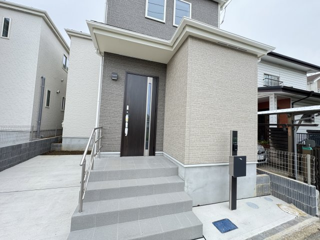 松戸市小金原９丁目新築戸建【貝の花小学校：7分】のエントランス|エントランス・玄関ポーチ