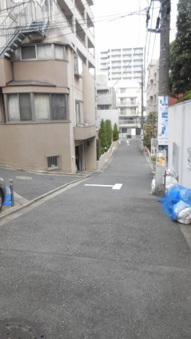 グラストーンズの周辺