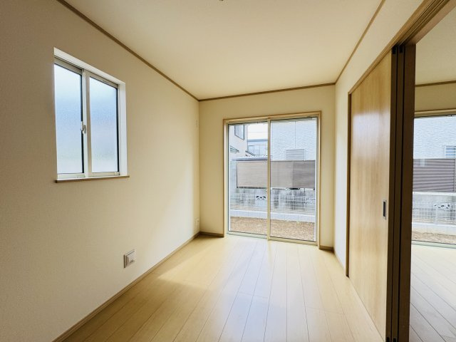 松戸市小金原９丁目新築戸建【貝の花小学校：7分】の洋室|1F5帖洋室