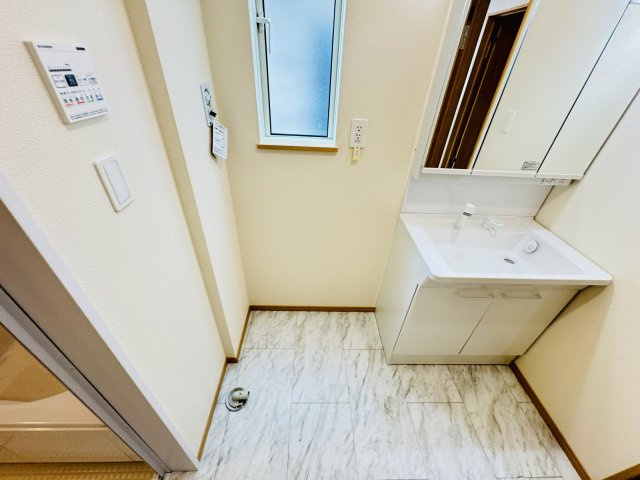 松戸市小金原９丁目新築戸建【貝の花小学校：7分】のランドリースペース|洗濯機置き場