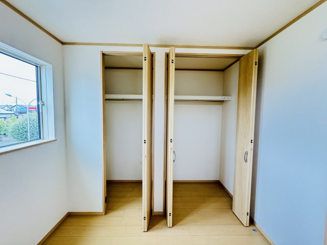 松戸市小金原９丁目新築戸建【貝の花小学校：7分】の収納|4.5帖洋室収納・クローゼット２つでたっぷり収納♪