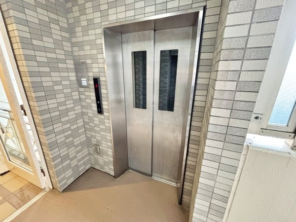 エレベーターが付いています