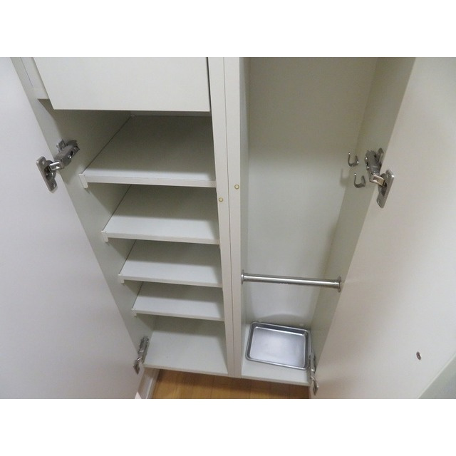 ユニロイヤル九段南の玄関|玄関収納