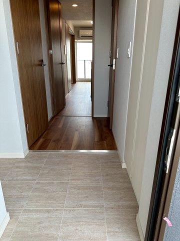 クレヴィスタ名古屋上前津の玄関