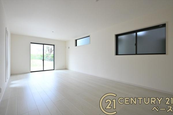 リーブルガーデン結崎 ２号棟 ／新築一戸建の居間・リビング|■ペアガラス使用で結露の心配もありません！■