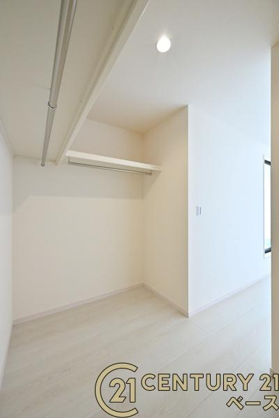 リーブルガーデン結崎 ５号棟 ／新築一戸建の収納|■広々としたウォークインクローゼットを完備！大きな荷物も楽々収納！