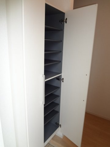 ネオ弐番館の玄関