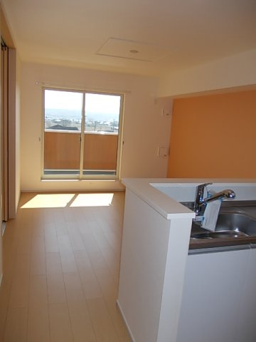 レインボーヒル・ハイツの居間・リビング