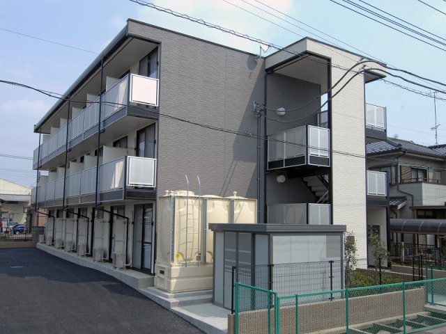 レオパレスリバーサイド天神の外観