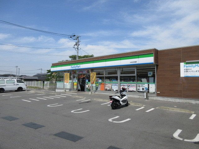 スモ－ルウッズタウンＴＯＭＯⅡの周辺|ファミリーマートまで450m