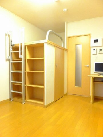 レオパレスサンクフルコートの居間・リビング