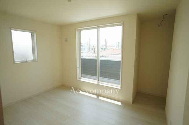 【子供部屋】 | 東住吉区今川4丁目　【1号棟/全2棟】 | 【3階：南側洋室6帖】南向きのバルコニーに面したお部屋です☆