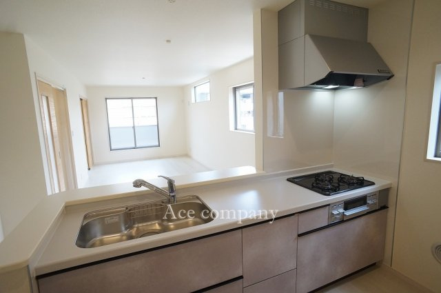 【キッチン】 | 東住吉区今川4丁目　【2号棟/全2棟】 | 浄水器付きのシステムキッチンです☆3口ガスコンロ☆
