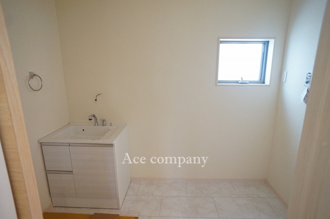 【ランドリースペース】 | 東住吉区今川4丁目　【2号棟/全2棟】 | ゆとりある洗面＆ランドリースペースです♪2階に水廻り設備集約、家事の効率UPです♪※洗面台の上部ミラー付きます！