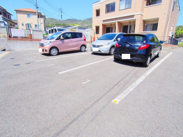 サンガーデンⅡの駐車場