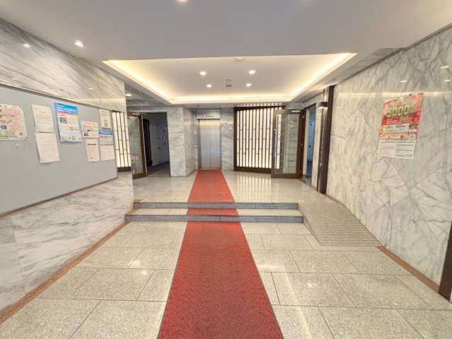 ロイヤルハイツ菅原のエントランス