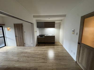 【居間・リビング】 | グランドステイツ薬院ギャラリー | 床・壁紙張替、建具を新品交換しました