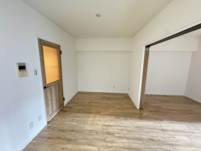 【居間・リビング】 | グランドステイツ薬院ギャラリー | 床・壁紙張替、建具を新品交換しました