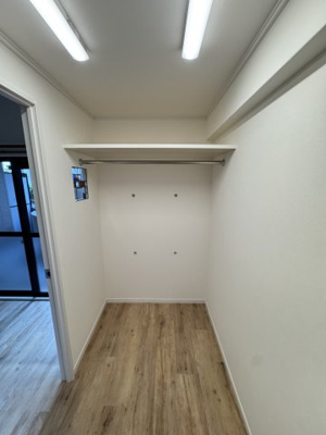 【収納】 | グランドステイツ薬院ギャラリー | ウォークインクローゼット、床・壁紙張替、建具を新品交換しました