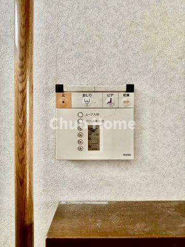 江戸川区江戸川5丁目中古住宅の内装|【ウォシュレット】清潔に使いたいお手洗いには最適な設備です。もちろんウォームレットも標準装備です。