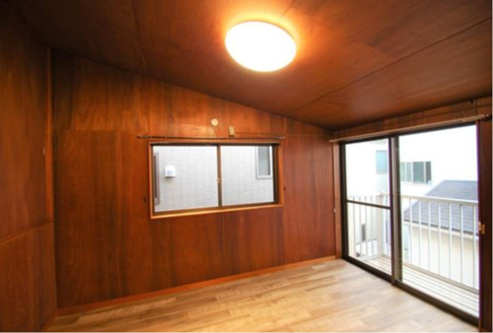 売中古戸建　静岡市葵区古庄５丁目の洋室|２階洋室
勾配天井になっています。