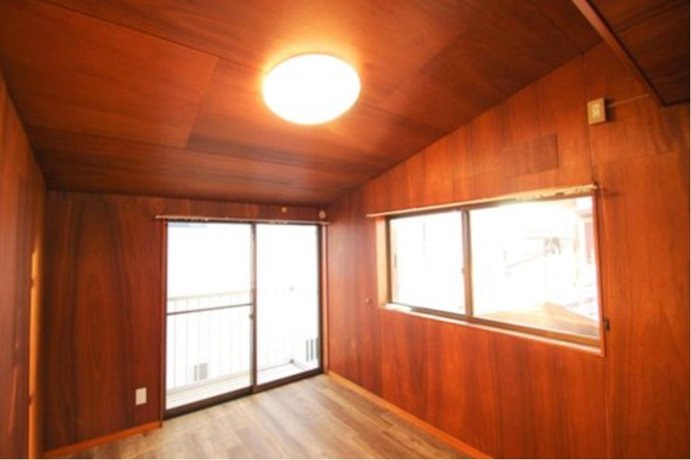 売中古戸建　静岡市葵区古庄５丁目の洋室|２階洋室
勾配天井になっています。