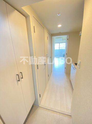 エスリード弁天町ポートヴィラの玄関