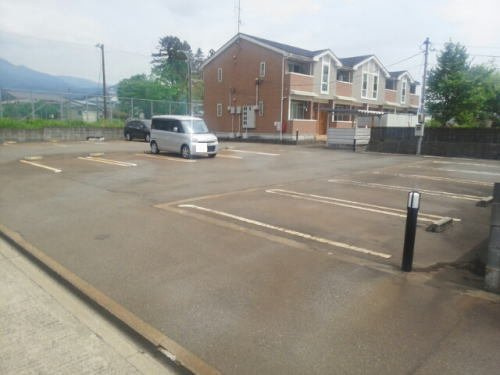 サン・ドエルの駐車場