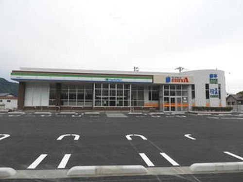 サン・ドエルの周辺|ファミリーマート 勝山南店まで700m