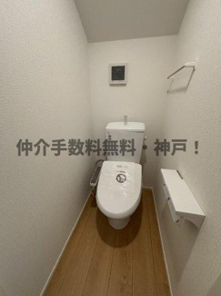 【トイレ】 | 神戸市須磨区白川台6丁目　新築戸建2号棟　仲介手数料無料！ | 清潔感のあるトイレです