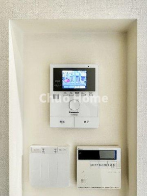 【セキュリティ】 | 葛飾区西水元1丁目中古住宅 | 【モニターホン】誰が来たかすぐにわかるカラーモニター付きインターホン。通話ボタンを押すまでは室内の音は漏れていませんので相手を確かめてから応対できます。
