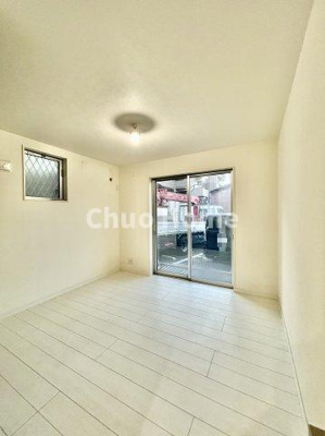 【子供部屋】 | 葛飾区西水元1丁目中古住宅 | 【子供部屋】お子様を持つ家庭の約6割が「家族や子どものため」に購入を希望。入学後の転校を避け、広い空間でのびのび育てたいなどの親心が、家探しのきっかけになっているようです。