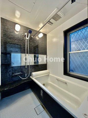 【浴室】 | 葛飾区西水元1丁目中古住宅 | 【バスルーム】暖房換気乾燥機付きシステムバスルーム。暖房・冷風・換気・乾燥など、毎日を快適に過ごせるうれしい機能が揃っています。雨の日の洗濯物も安心です。