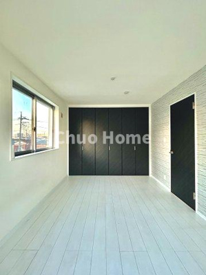 【洋室】 | 葛飾区西水元1丁目中古住宅 | 【洋室】快適に過ごす条件は、一人ひとり違います。だからこそ飾り過ぎないシンプルな内装と偏り過ぎないデザインで統一しております。居住していく中でオーナー様だけの【マイホーム】に創り上げて下さい