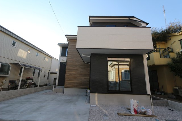 【KIS】　小平市仲町13期の外観|いなげや徒歩２分・ビッグエー徒歩10分など日々のお買い物が便利な環境です♪