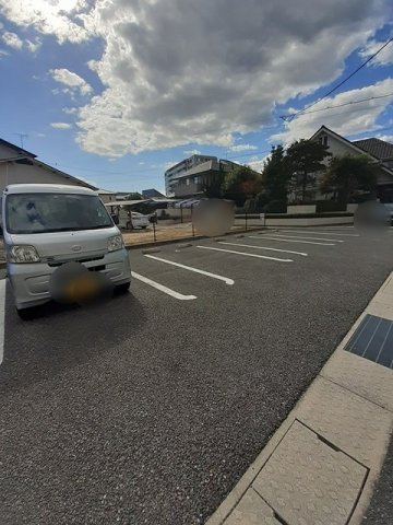 プレストーラⅡの駐車場|駐車スペースもあります