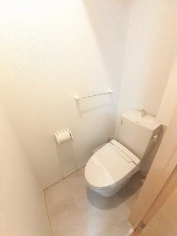 プレストーラⅡのトイレ|清潔感のあるトイレです